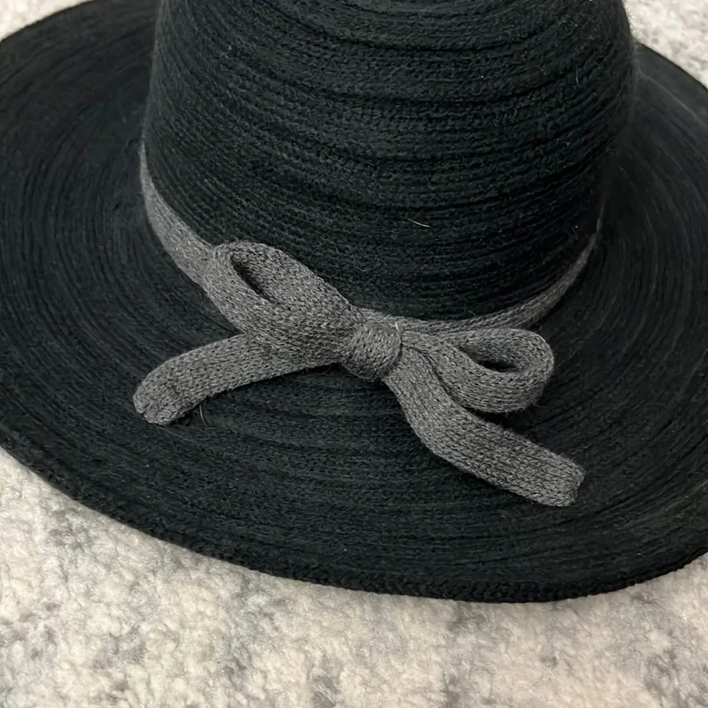 Black Hat With Gray Bow